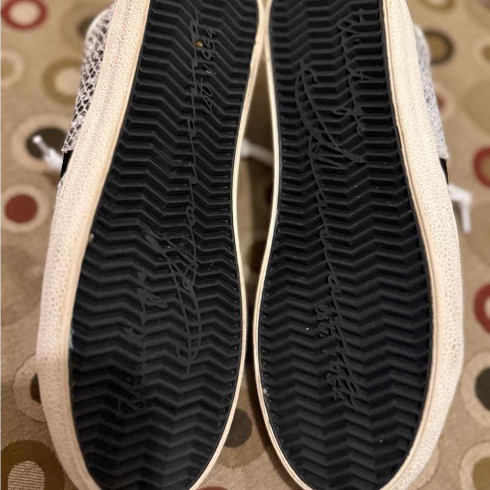 Stylish White and Silver Women's Sneakers - Picture 7 of 8